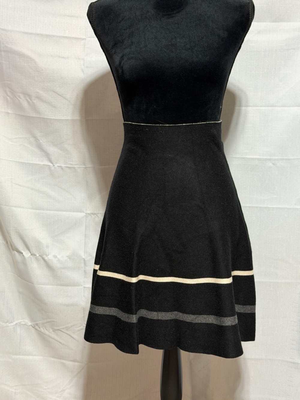 Max Studio Stretch Pull-On A-Line Sweater Skirt EUC